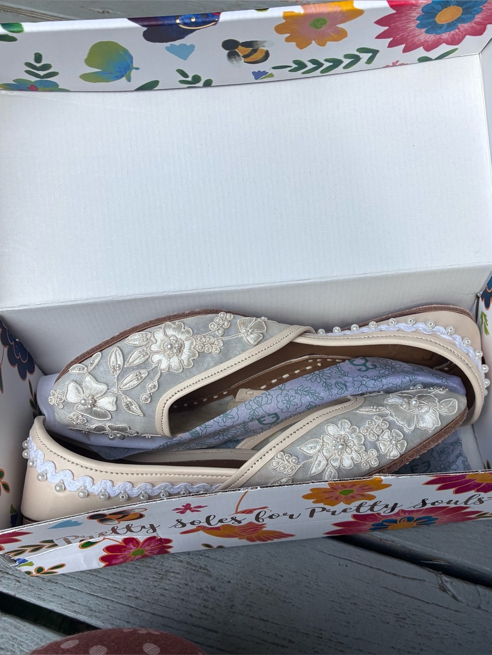 Embroidered flats - Picture 4 of 7